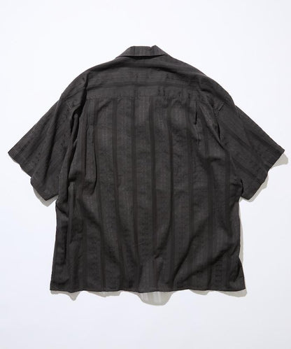 寬鬆版型 滿印提花 開領襯衫