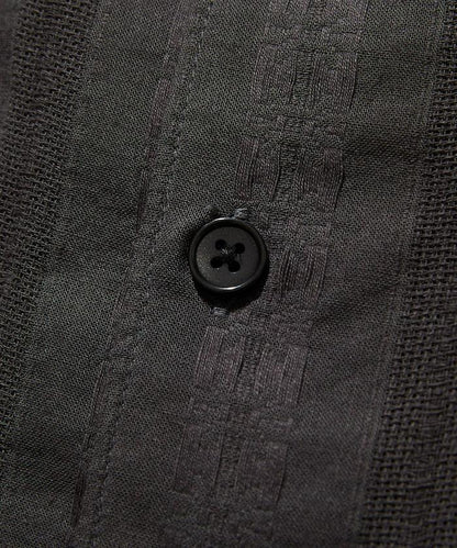 寬鬆版型 滿印提花 開領襯衫