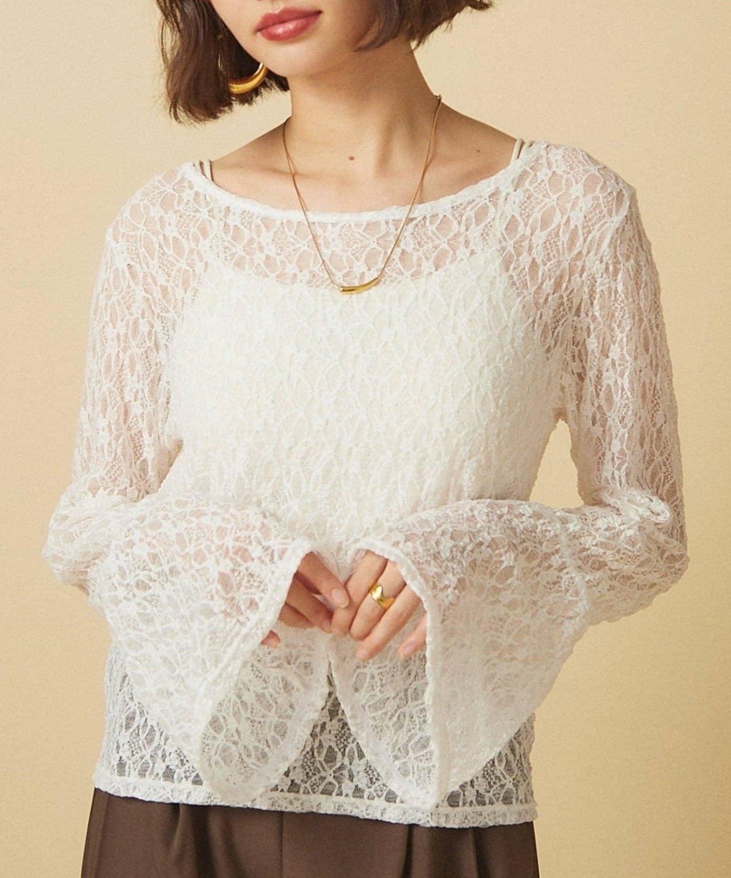 蕾絲喇叭袖 PO套頭上衣