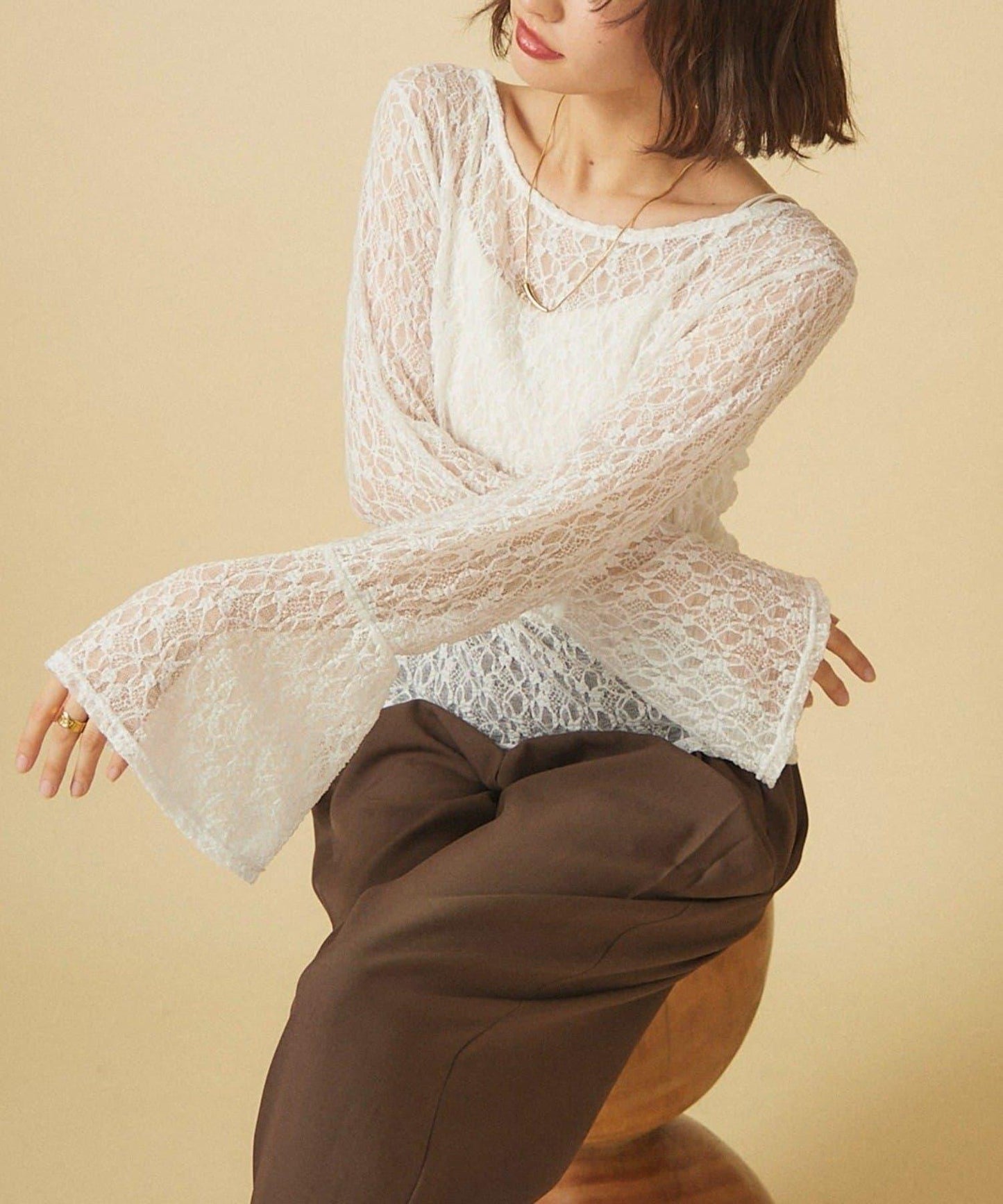 蕾絲喇叭袖 PO套頭上衣
