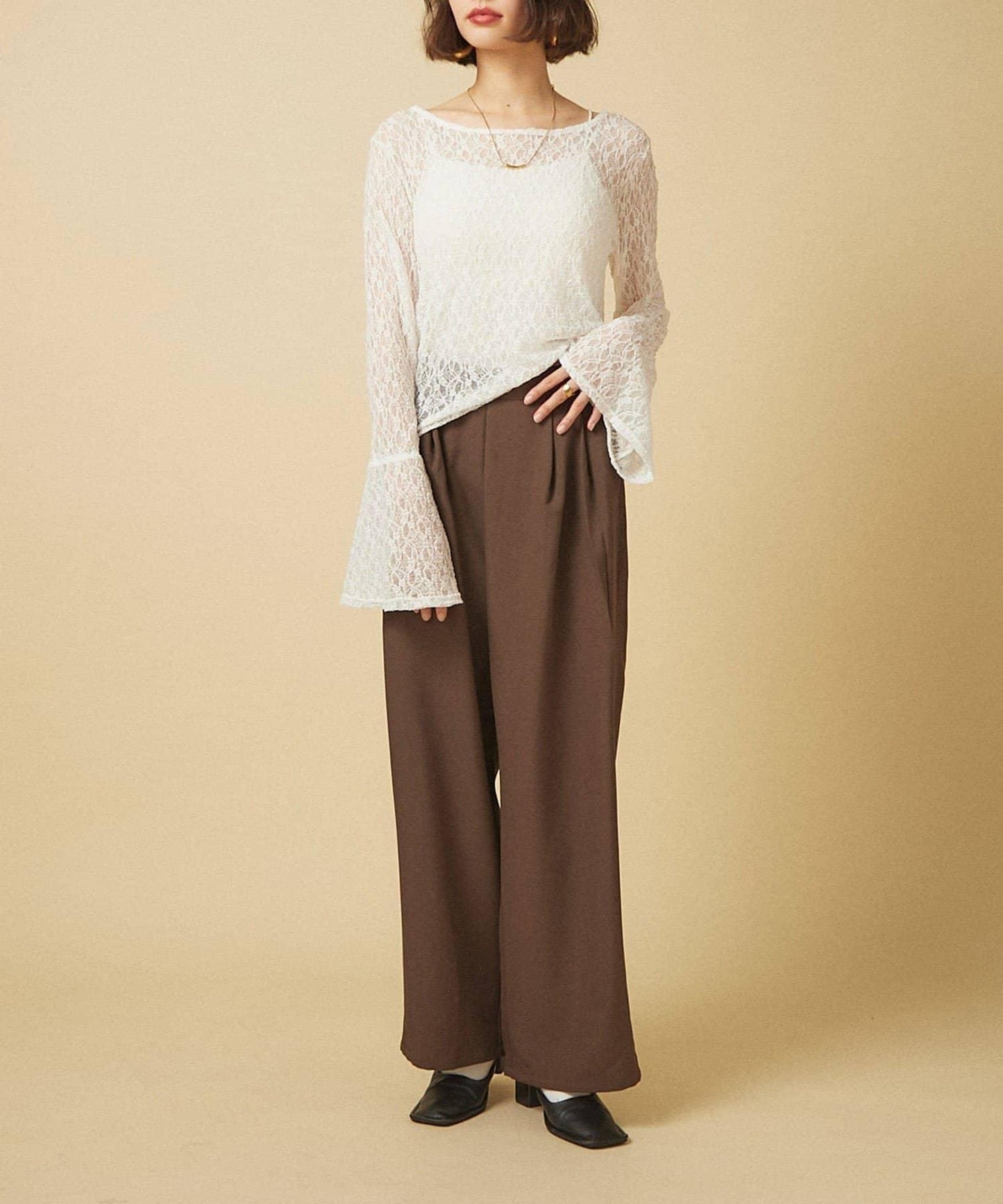 蕾絲喇叭袖 PO套頭上衣