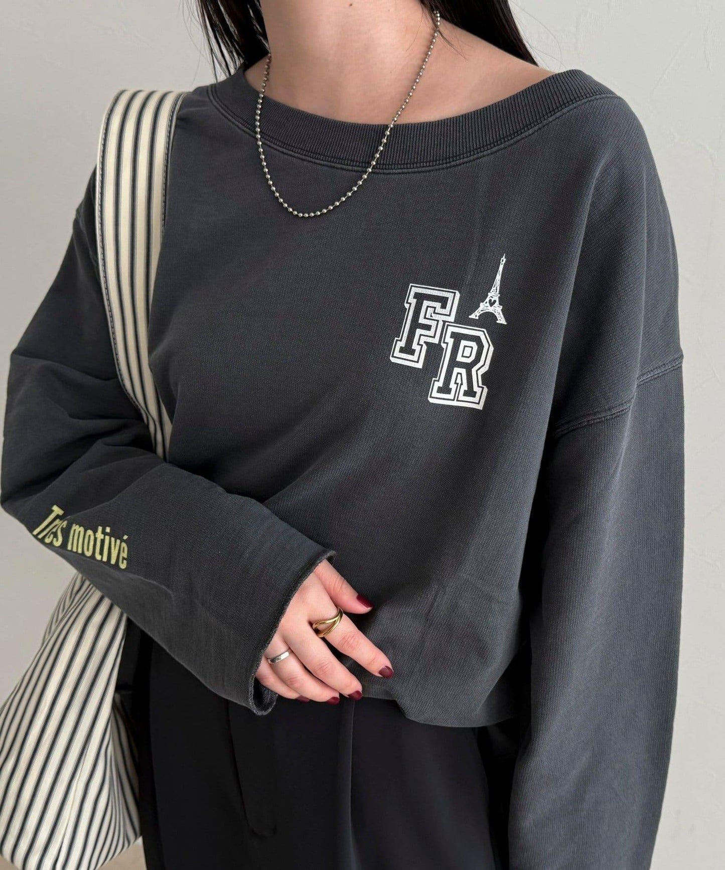 做舊毛圈露肩套頭衛衣