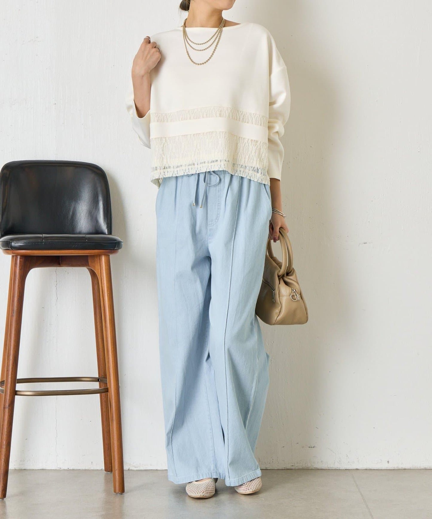 蕾絲拼接設計 套頭上衣