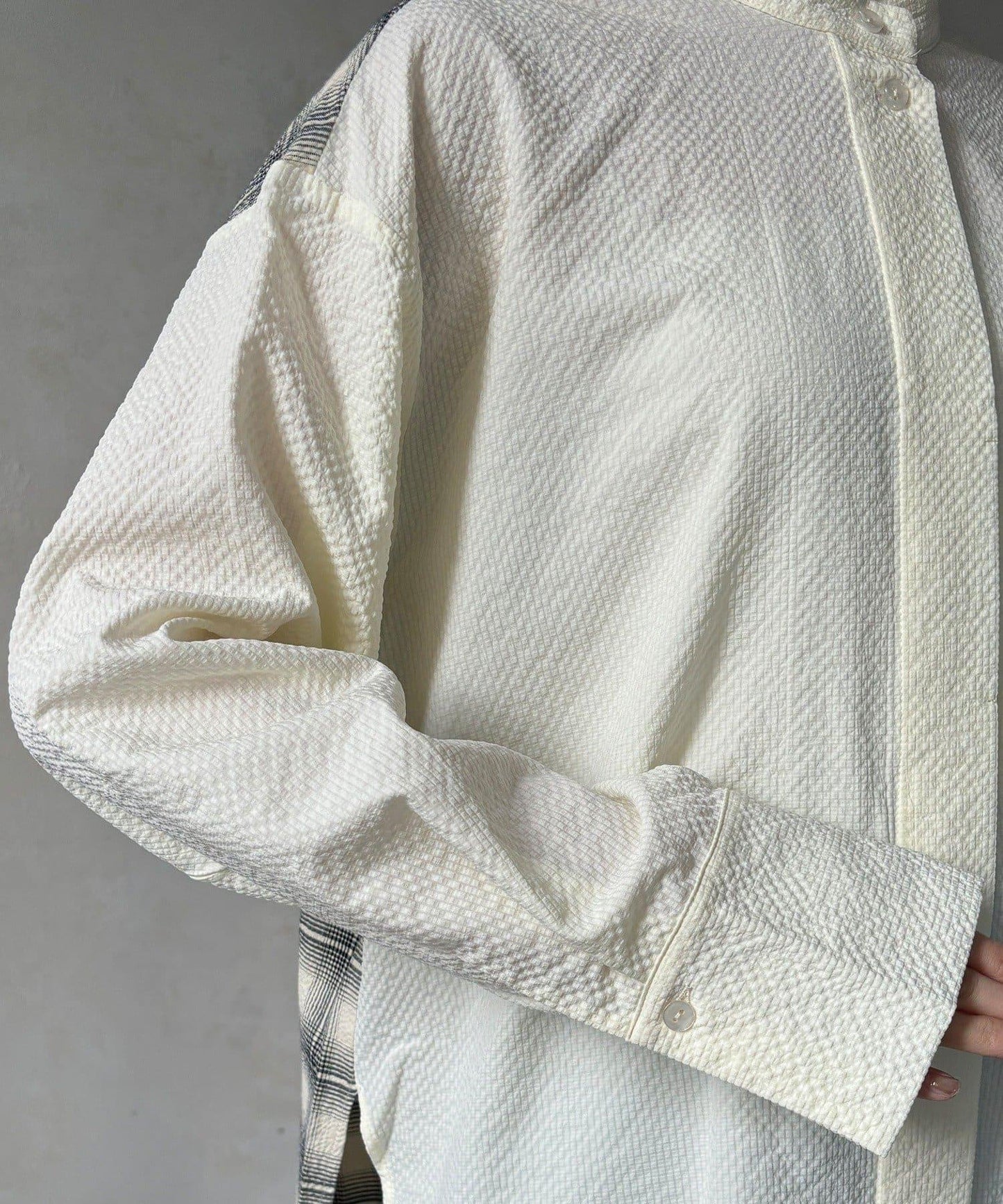 後背格紋泡泡紗襯衫