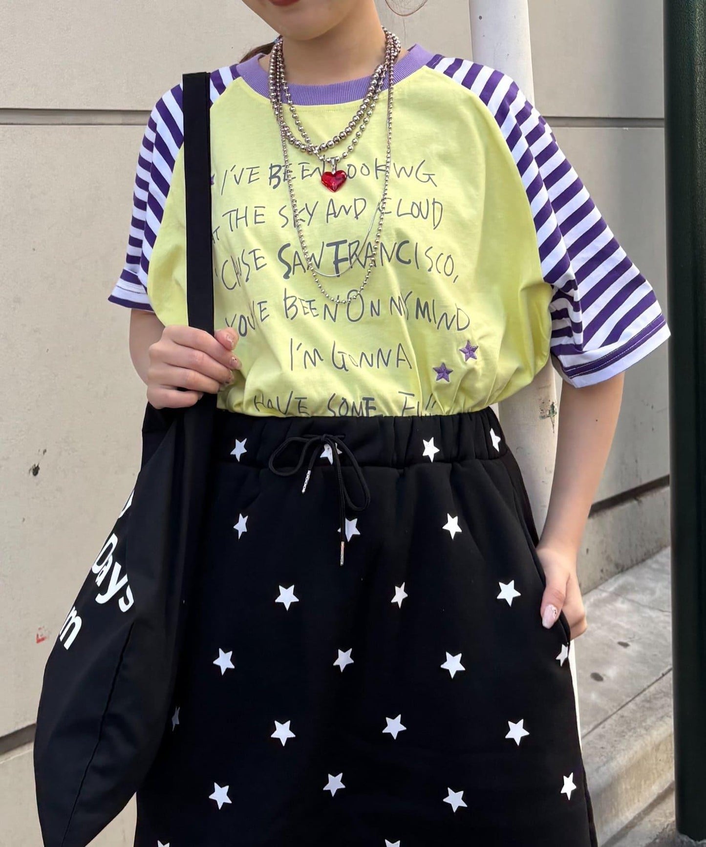 HELLO.SANFRANCISCO × momo聯名 帶帽繩設計 插肩T恤