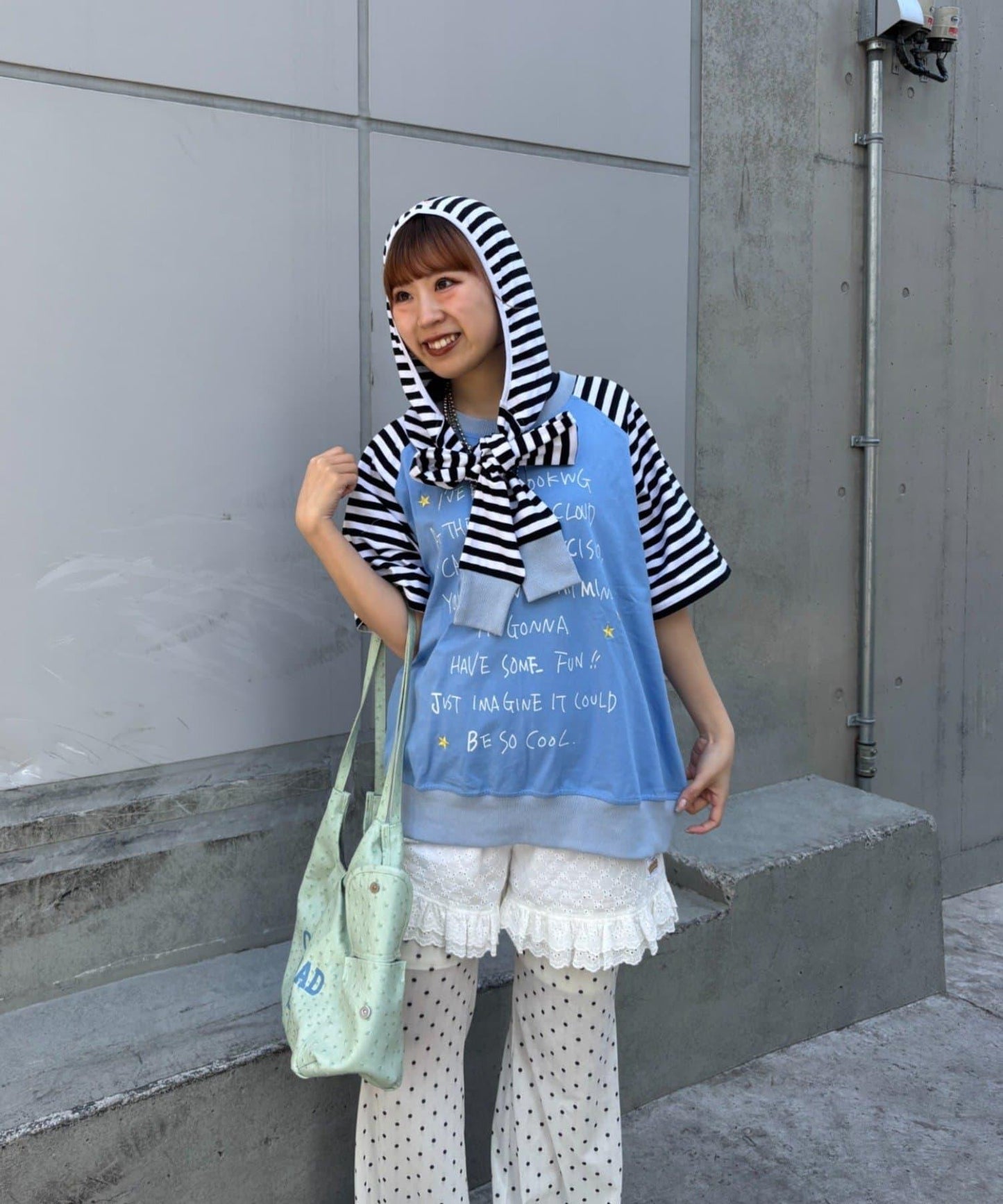 HELLO.SANFRANCISCO × momo聯名 帶帽繩設計 插肩T恤