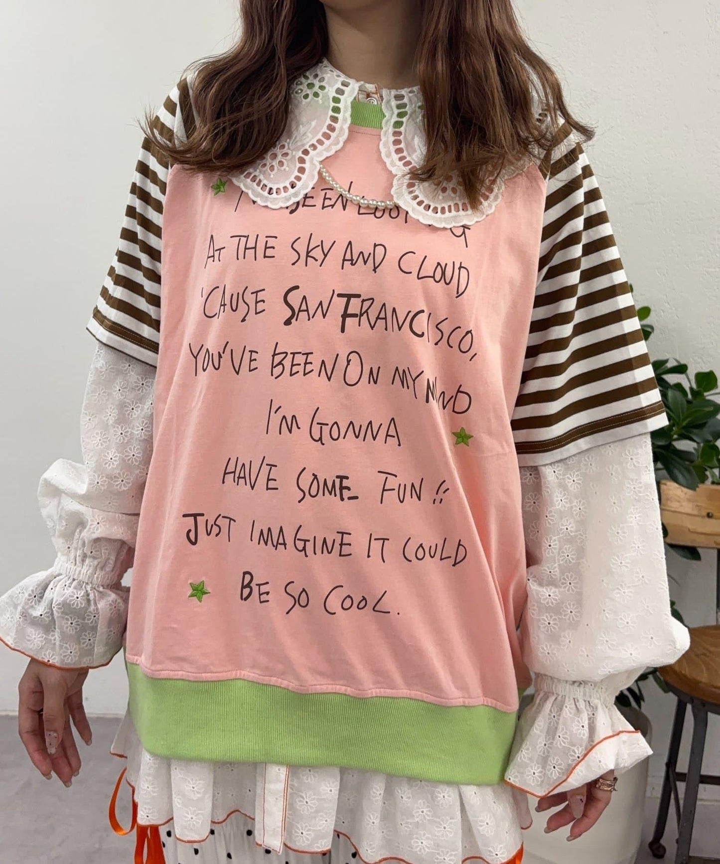 HELLO.SANFRANCISCO × momo聯名 帶帽繩設計 插肩T恤