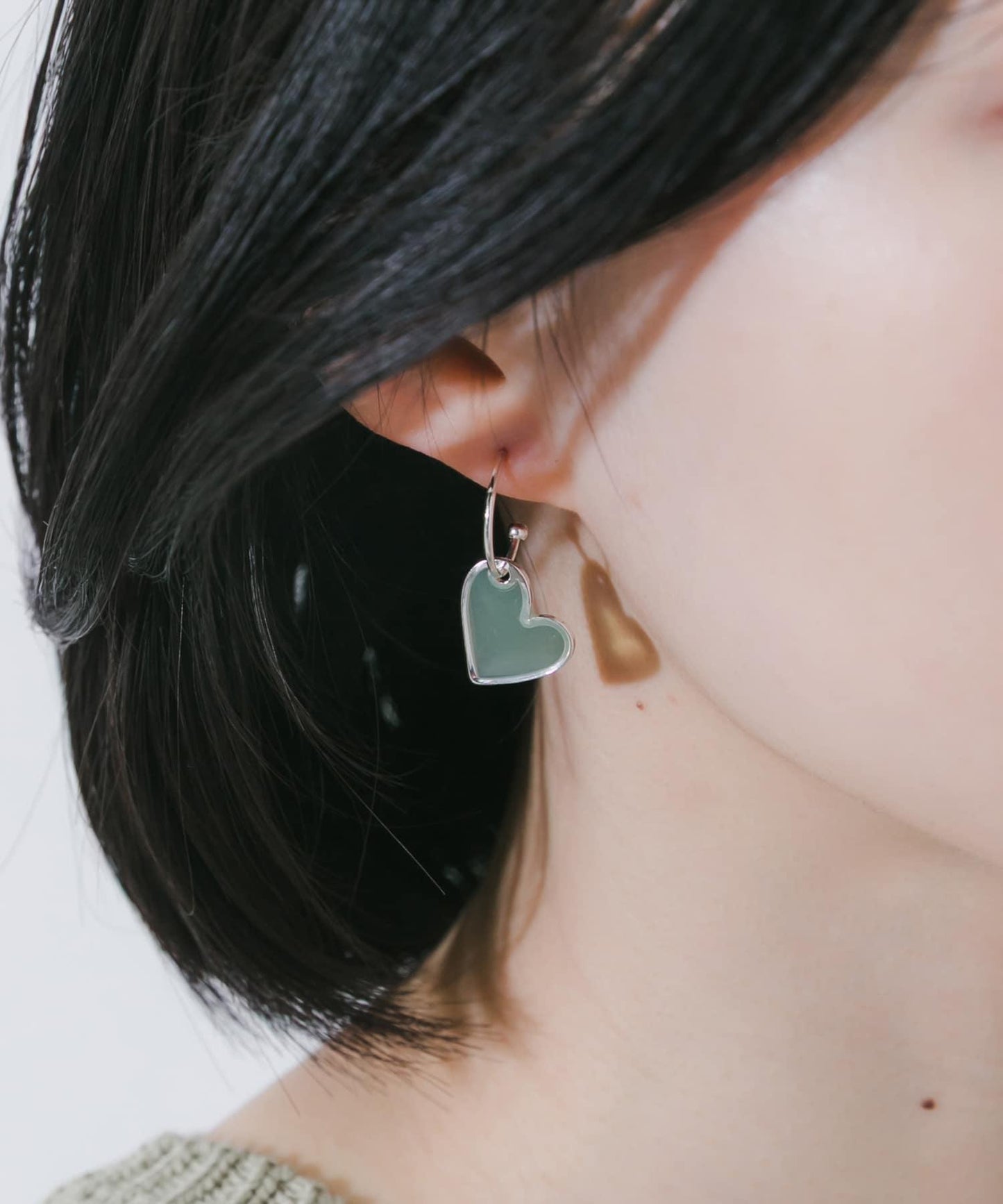 彩色愛心金屬圓環耳環