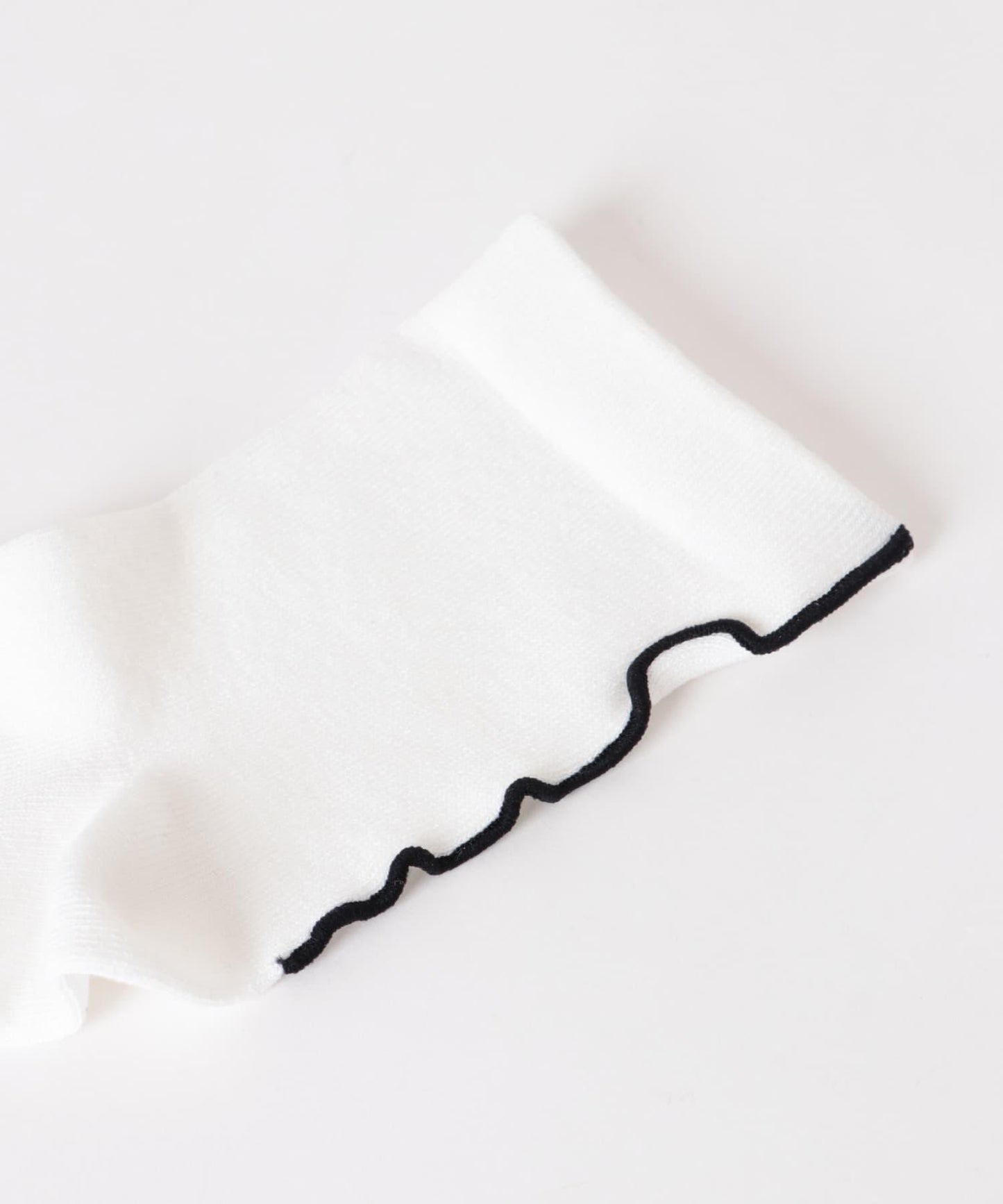 UR TECH 後背線荷葉邊短襪