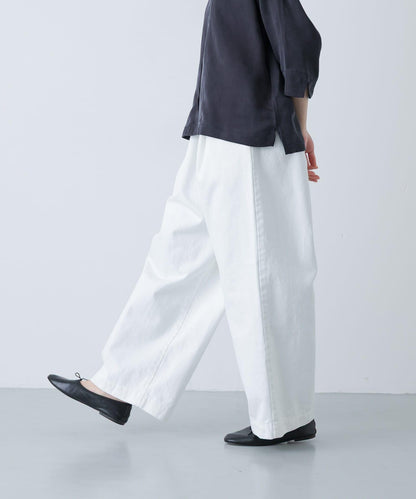 白色闊腿牛仔褲