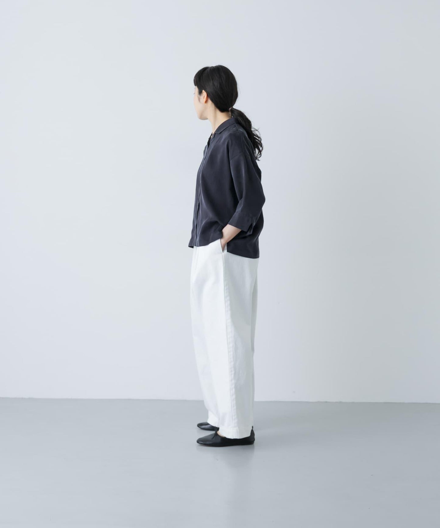 白色闊腿牛仔褲