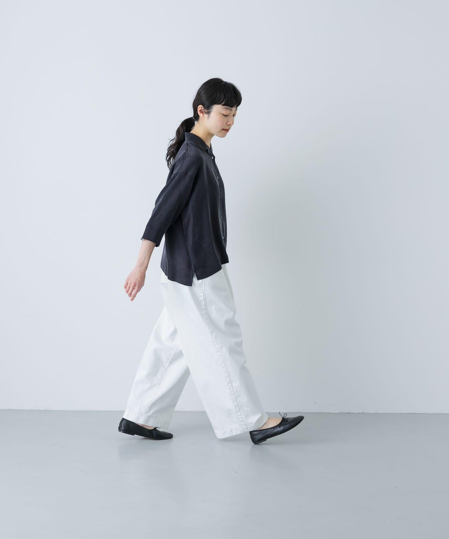 白色闊腿牛仔褲