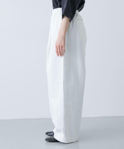 白色闊腿牛仔褲