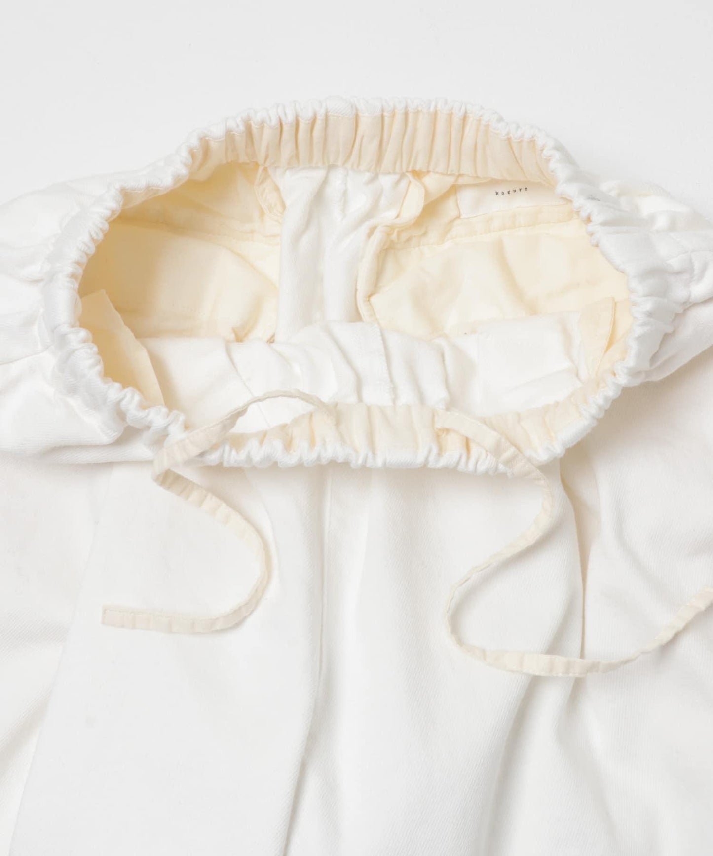 白色闊腿牛仔褲