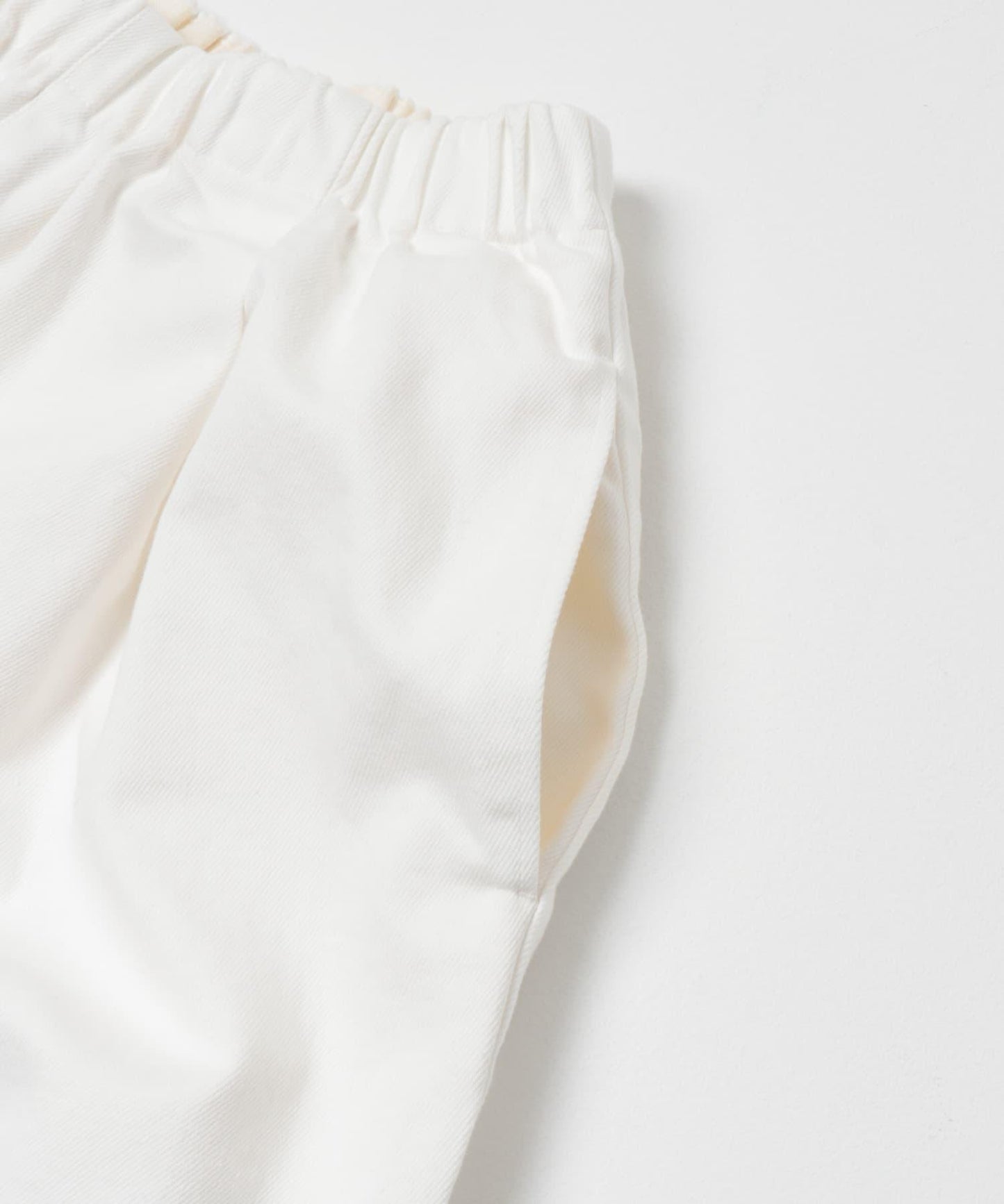 白色闊腿牛仔褲