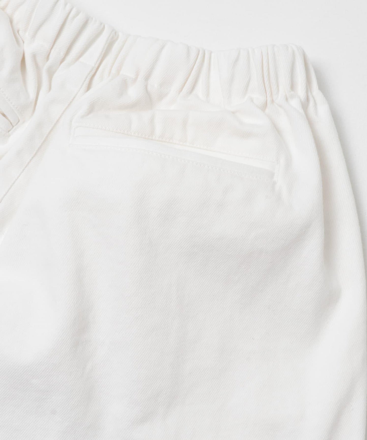 白色闊腿牛仔褲