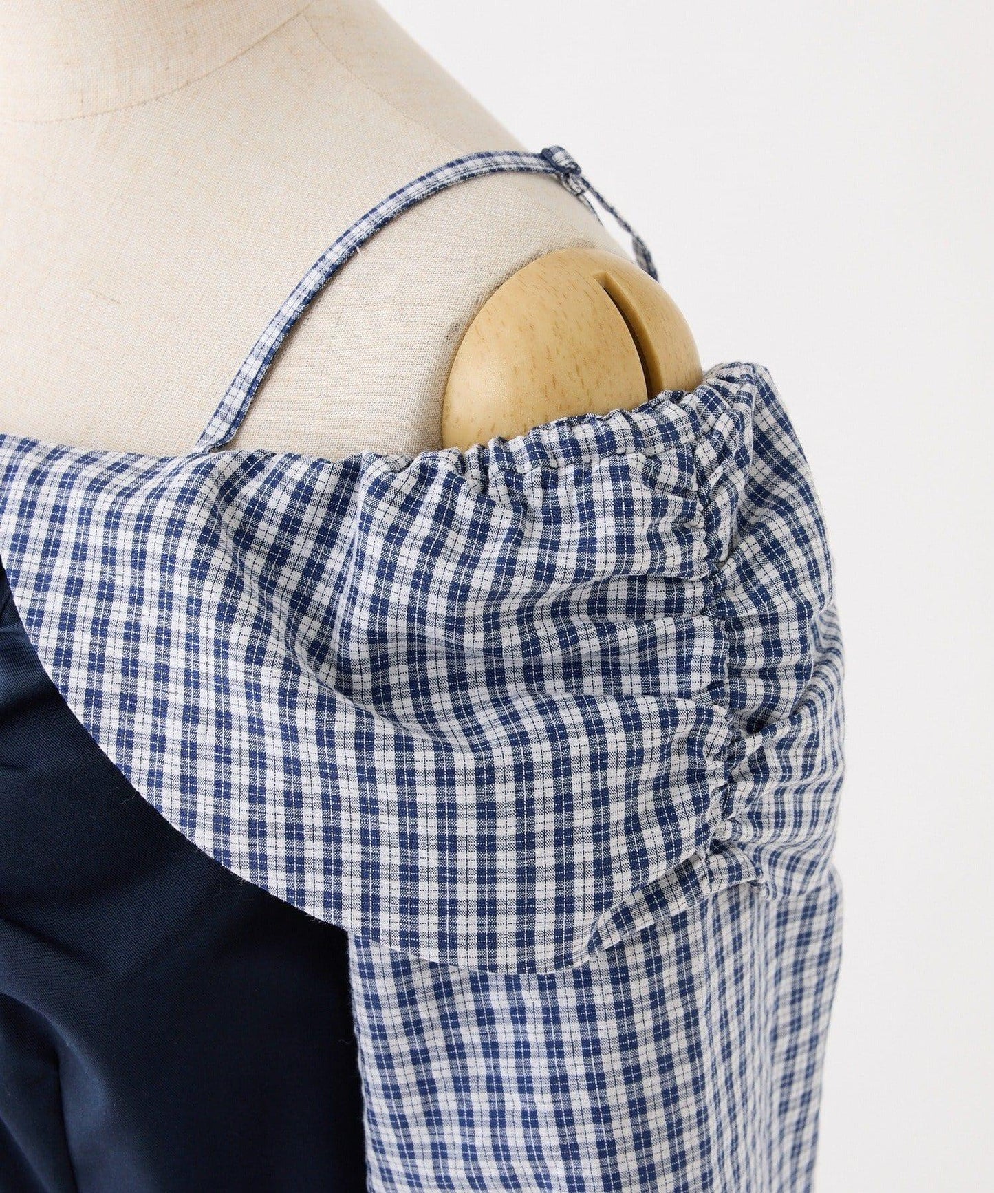 拼色後繫帶露肩上衣