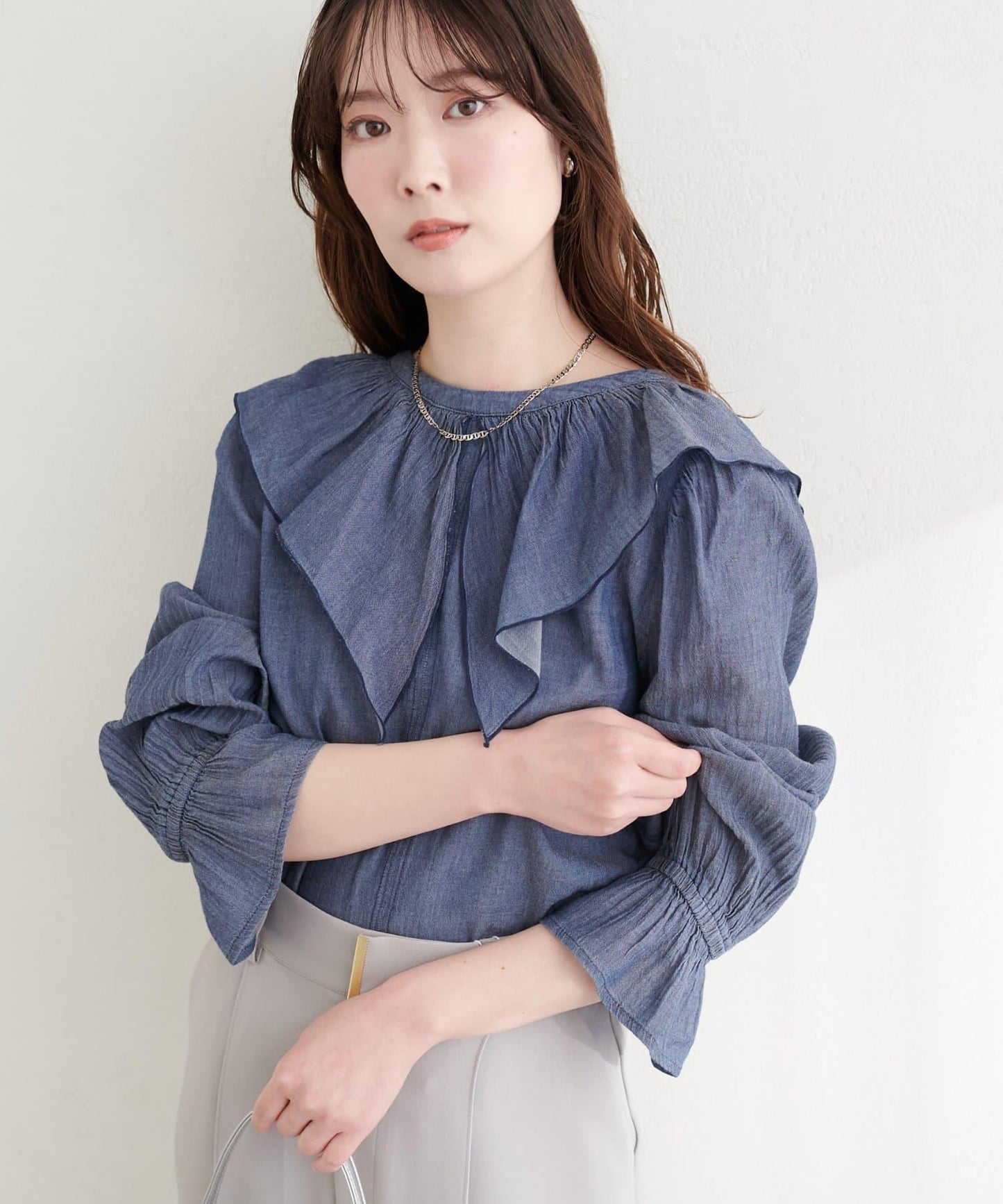 荷葉邊領設計襯衫