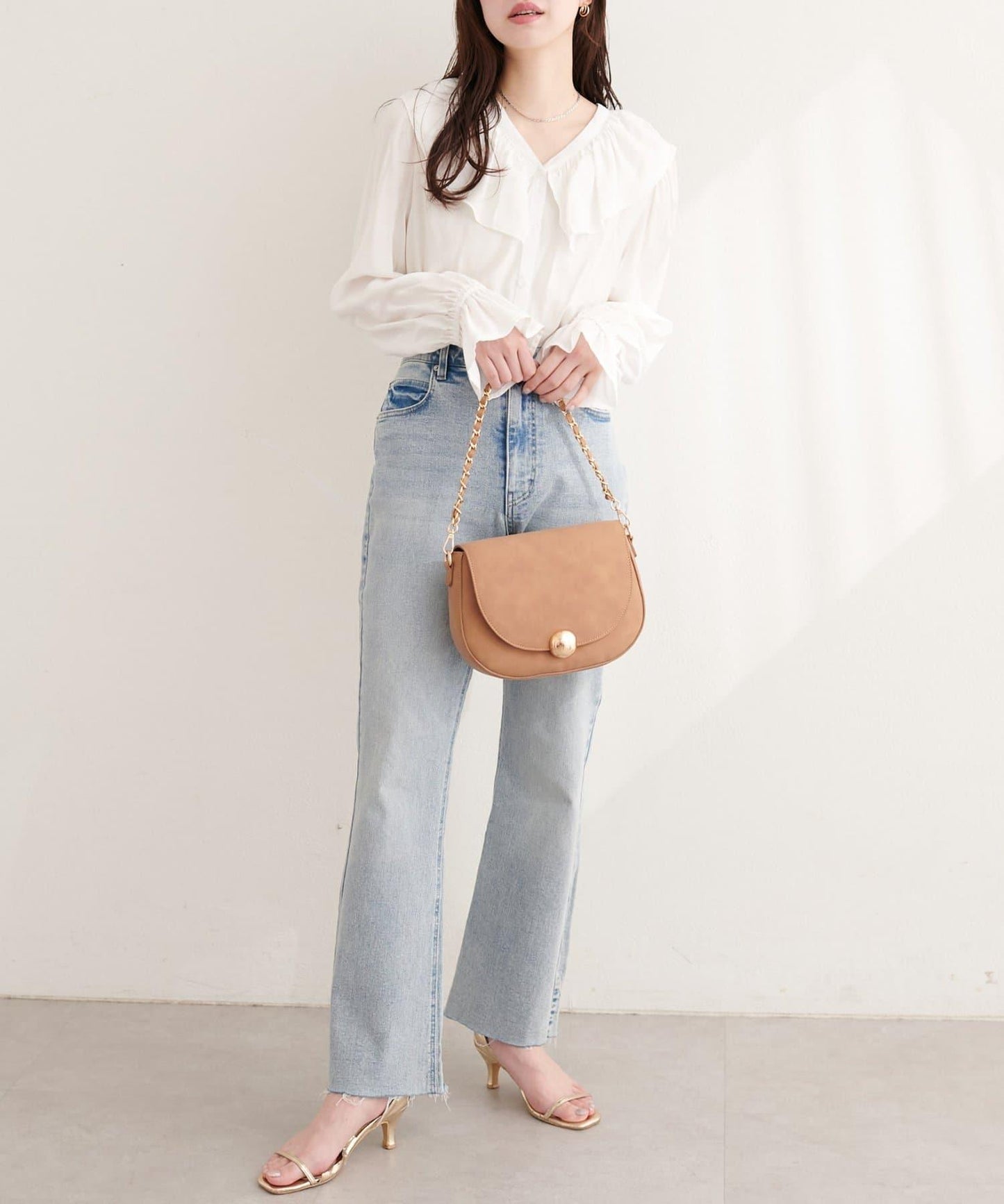 荷葉邊領設計襯衫