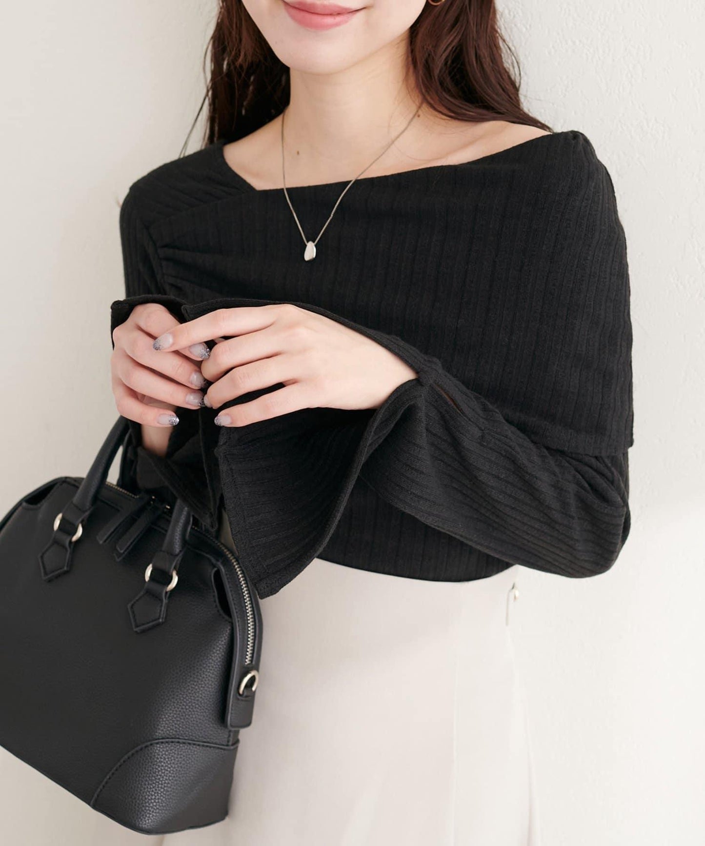 褶皺露肩喇叭袖長袖T恤