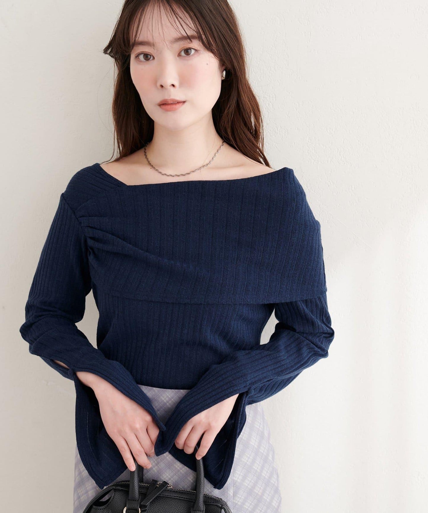 褶皺露肩喇叭袖長袖T恤