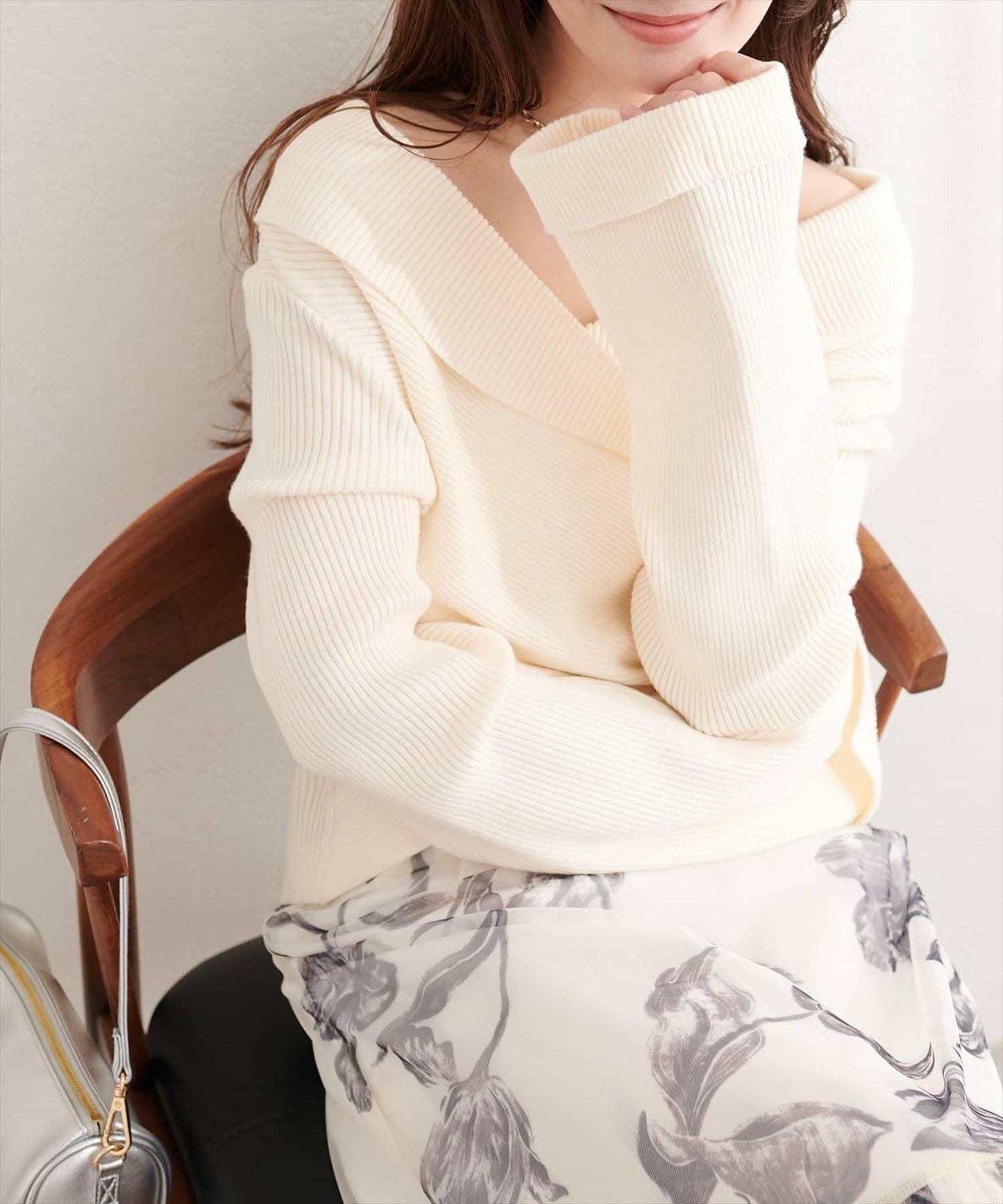 交叉領喇叭袖針織上衣