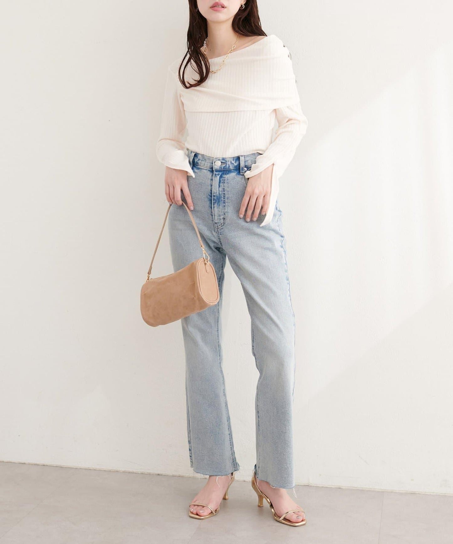 褶皺露肩喇叭袖長袖T恤