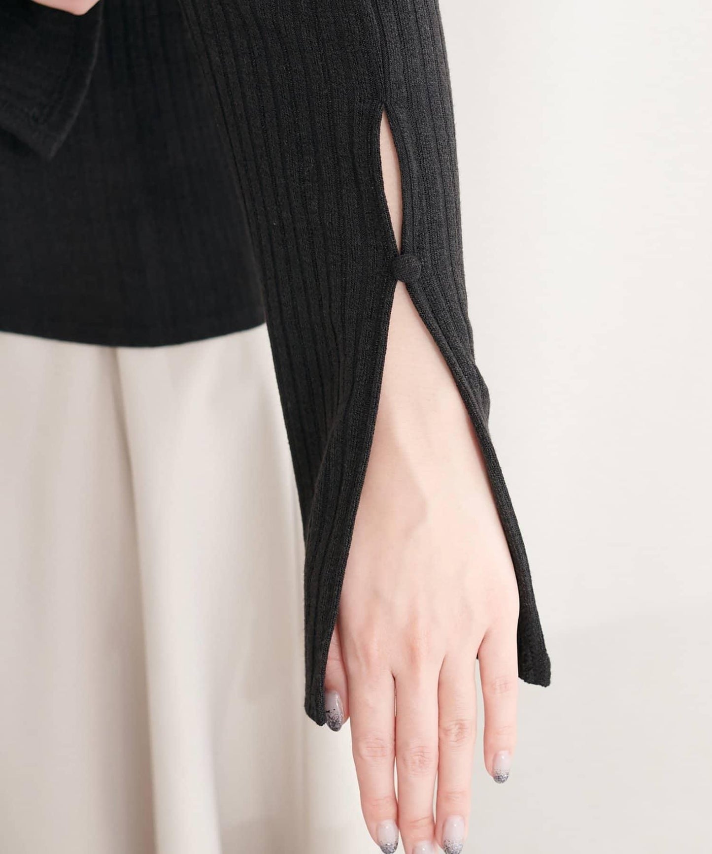 褶皺露肩喇叭袖長袖T恤