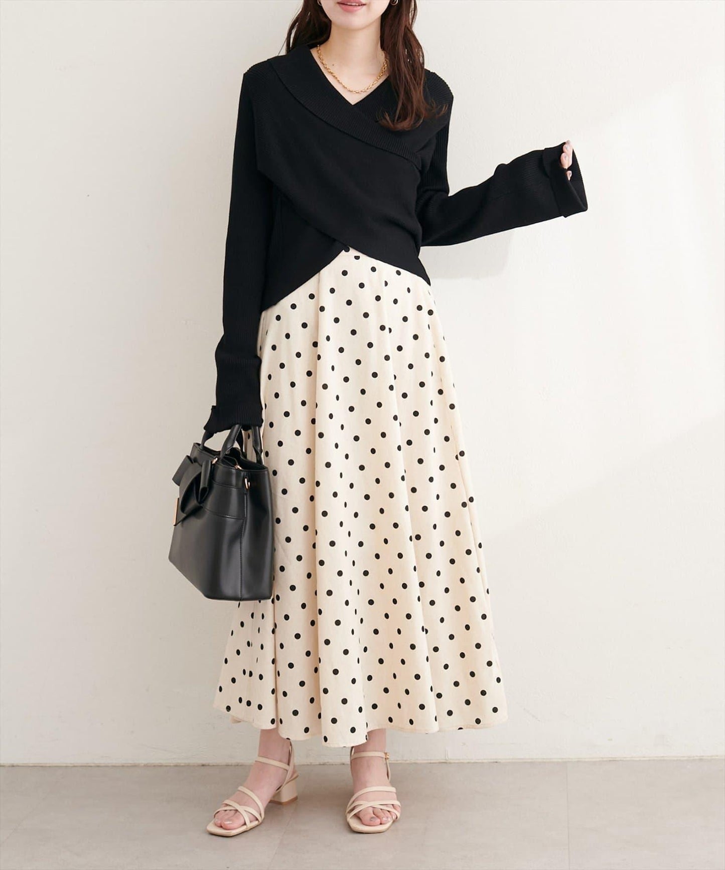 交叉領喇叭袖針織上衣