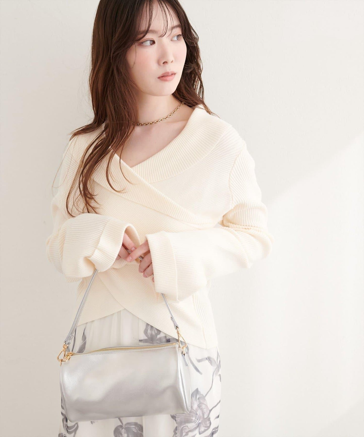 交叉領喇叭袖針織上衣