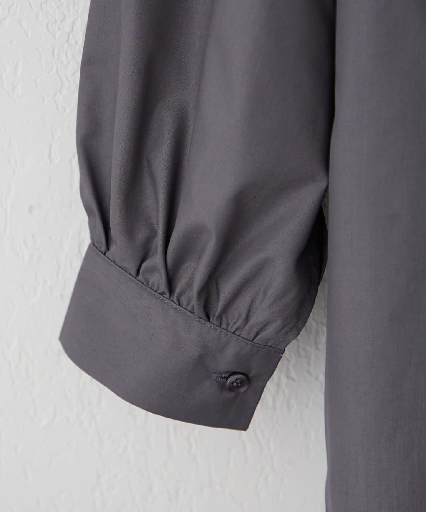 基礎款圍巾裝飾襯衫