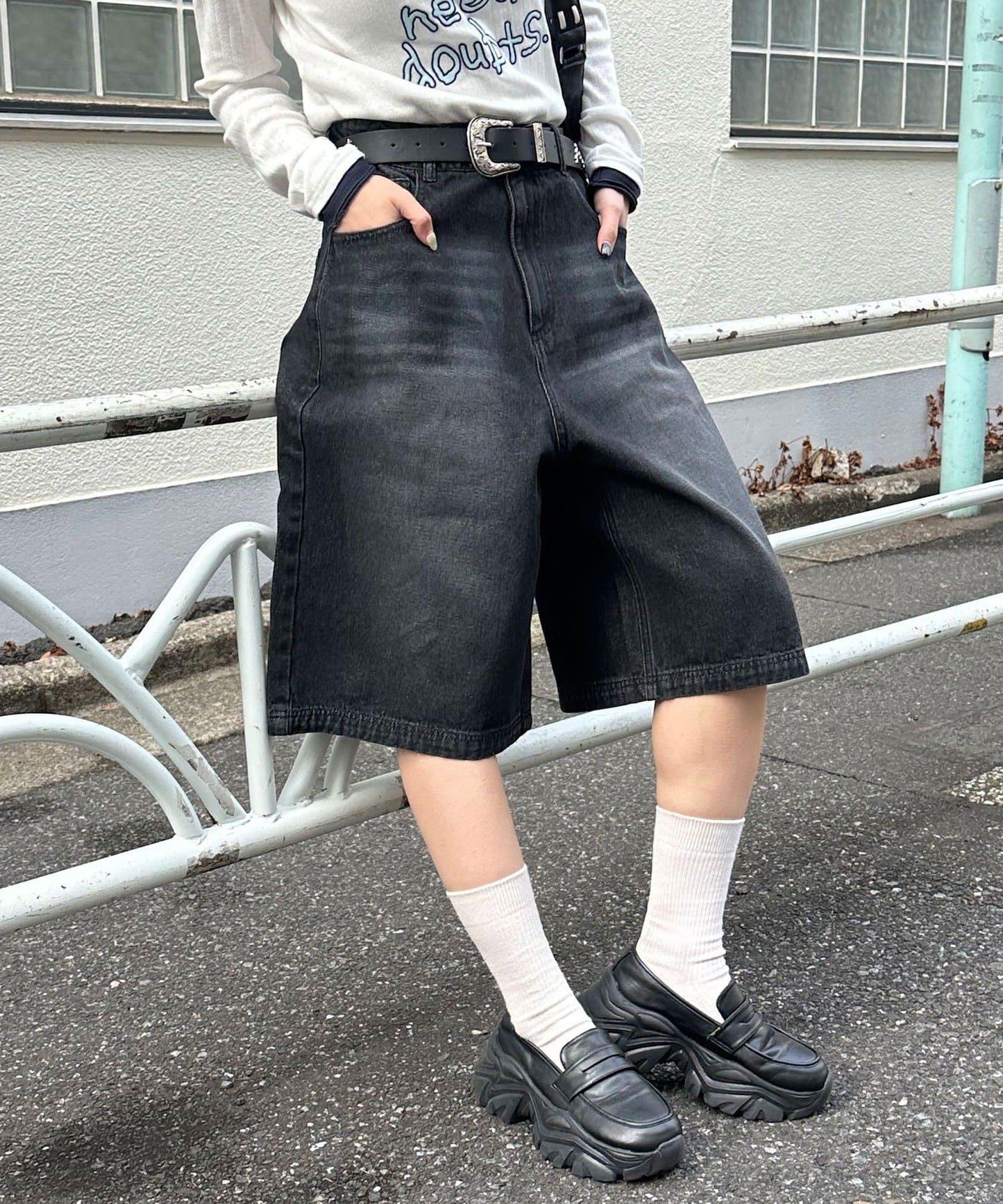 復古風寬鬆牛仔短褲