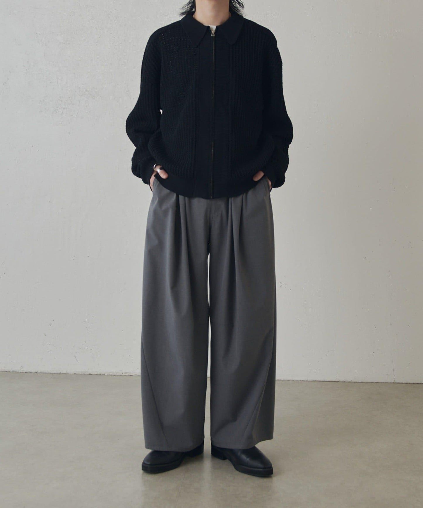 莉莉紗線拉鍊針織短外套