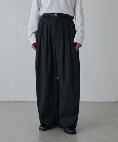 寬鬆版型 倒褶設計 闊腿褲
