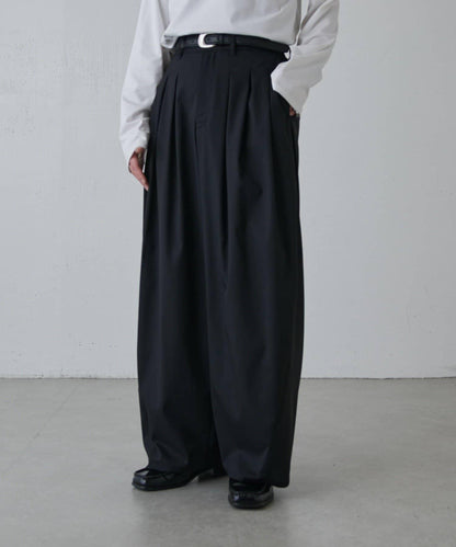 寬鬆版型 倒褶設計 闊腿褲