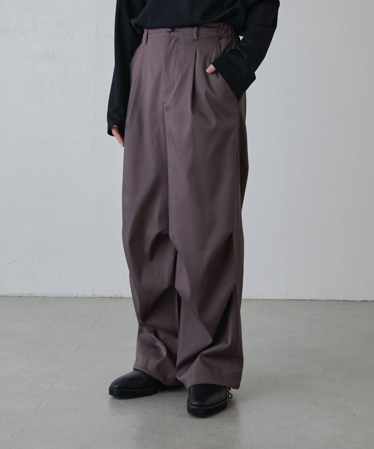 高捻面料 寬鬆設計 降落傘褲