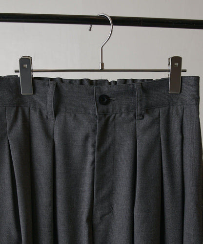 寬鬆版型 倒褶設計 闊腿褲