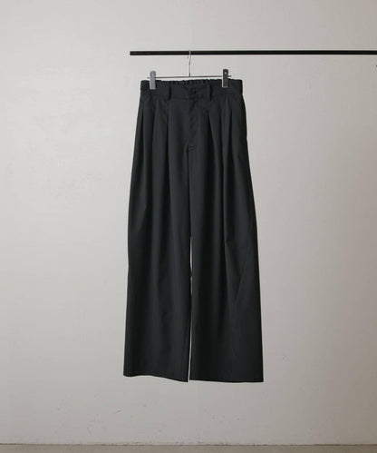 寬鬆版型 倒褶設計 闊腿褲