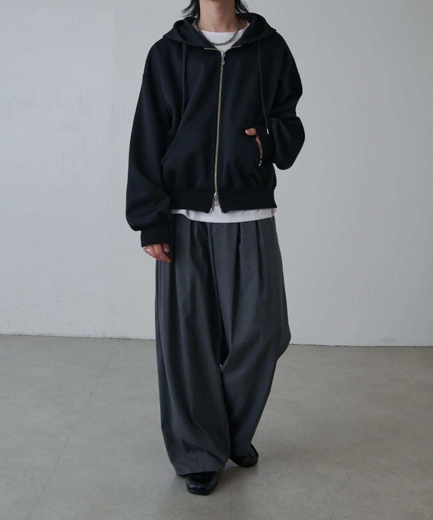 寬鬆版型 倒褶設計 闊腿褲