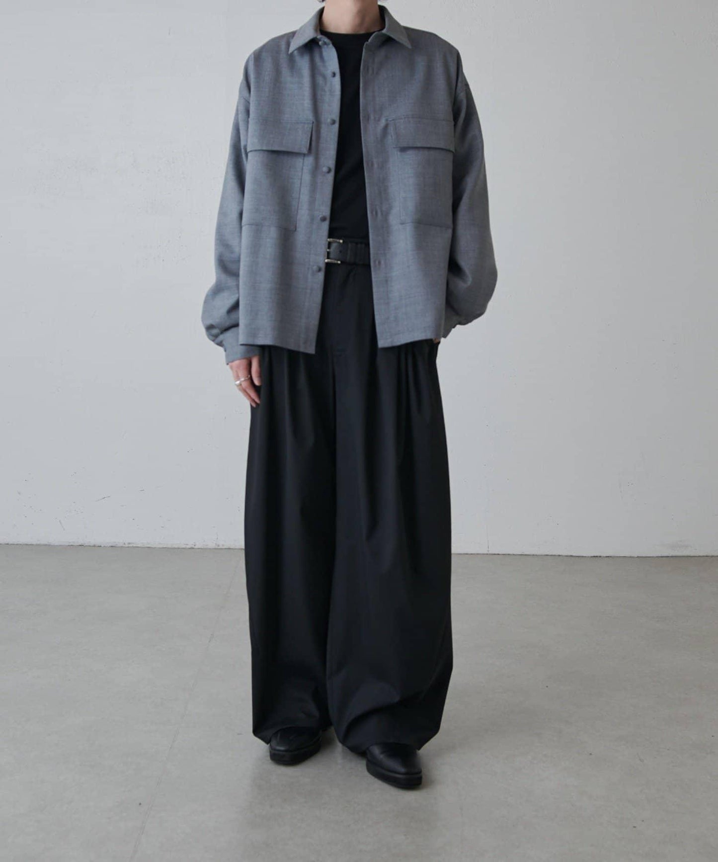 寬鬆版型 倒褶設計 闊腿褲