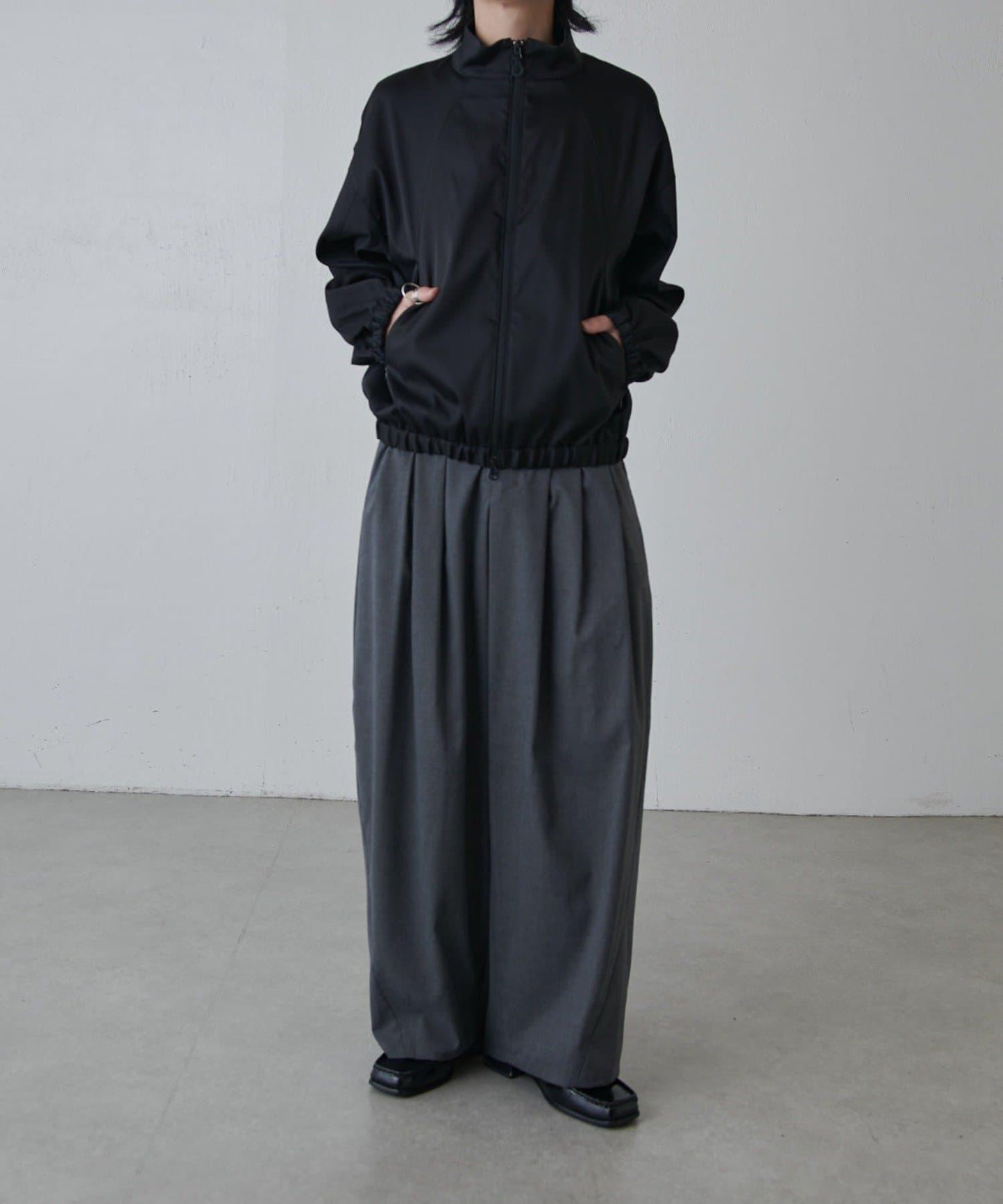 寬鬆版型 倒褶設計 闊腿褲