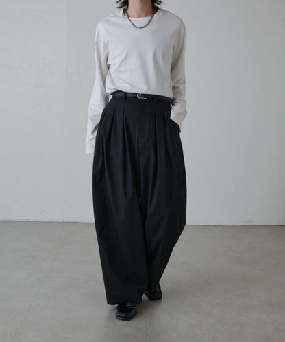 寬鬆版型 倒褶設計 闊腿褲