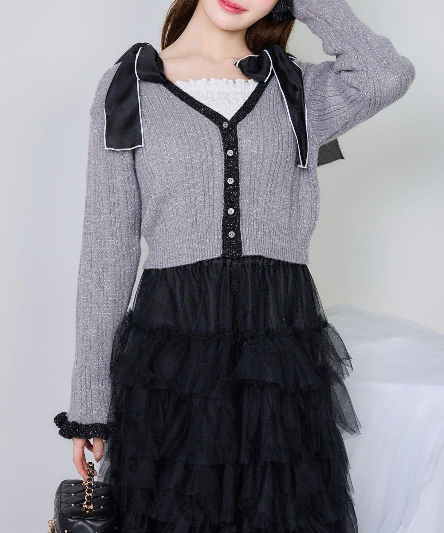 one after another 肩部蝴蝶結抽褶上衣