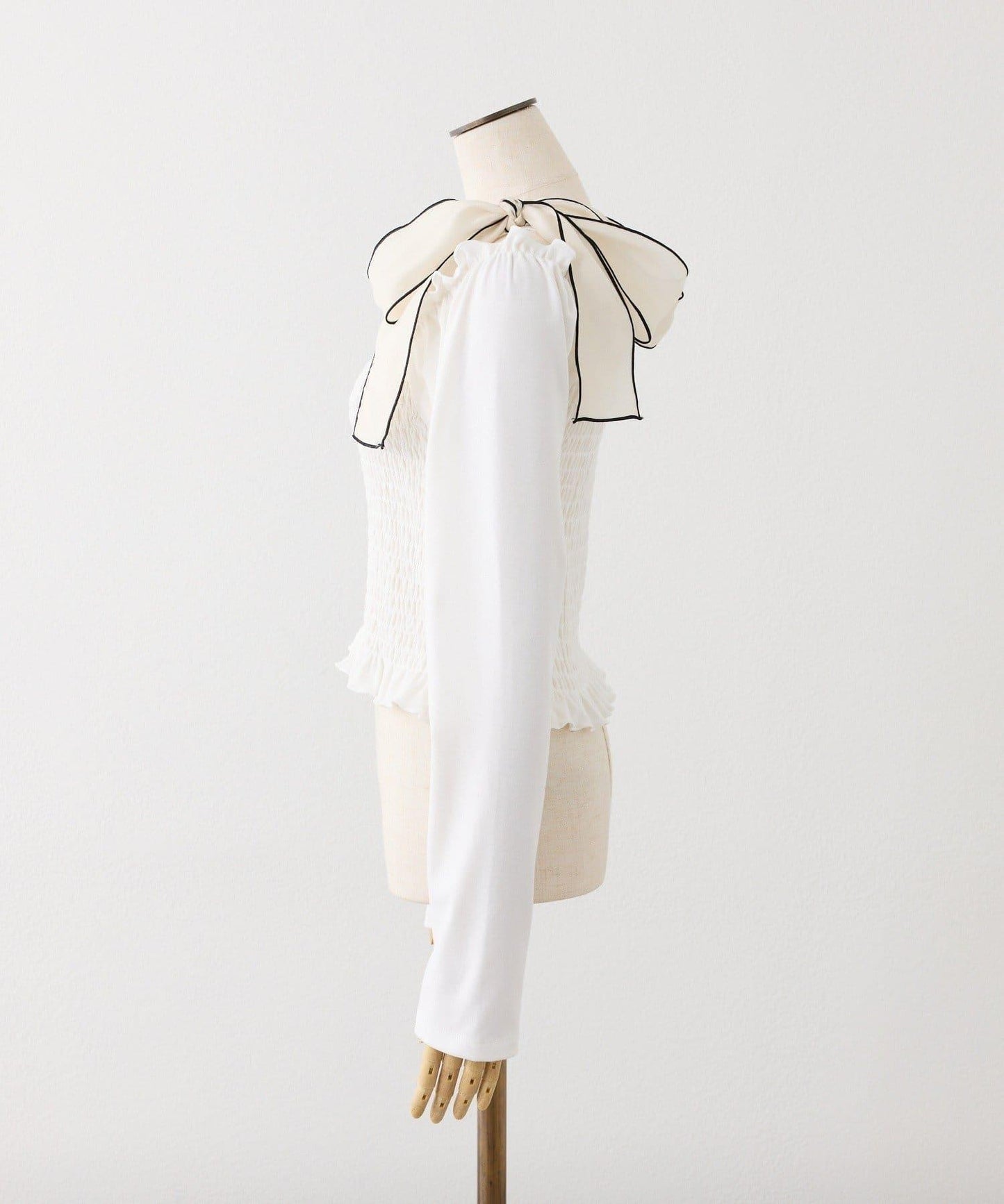 one after another 肩部蝴蝶結抽褶上衣