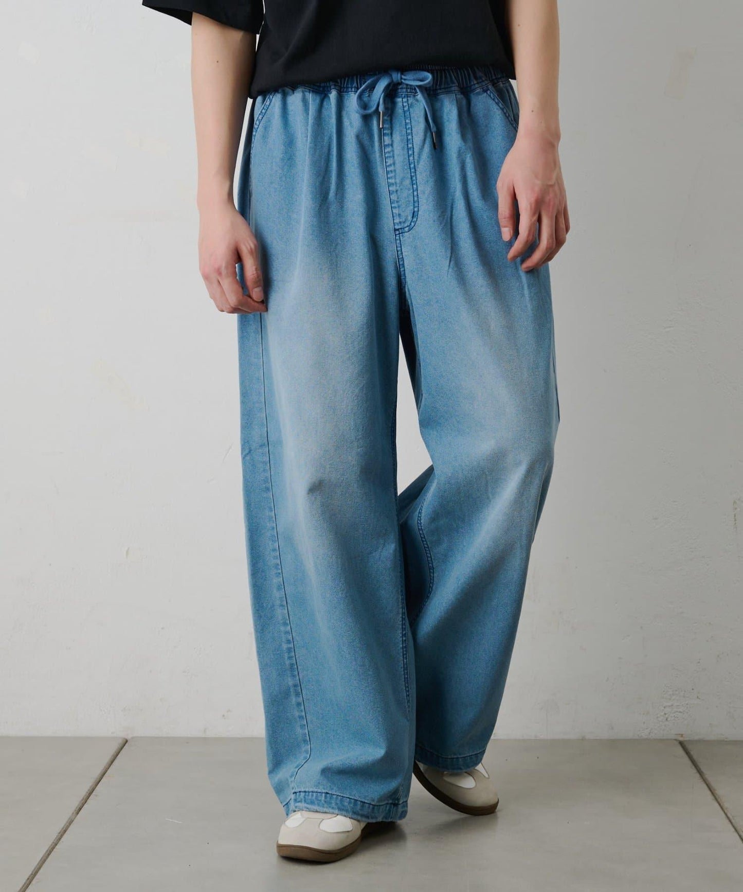 輕薄牛仔鬆緊休閒褲