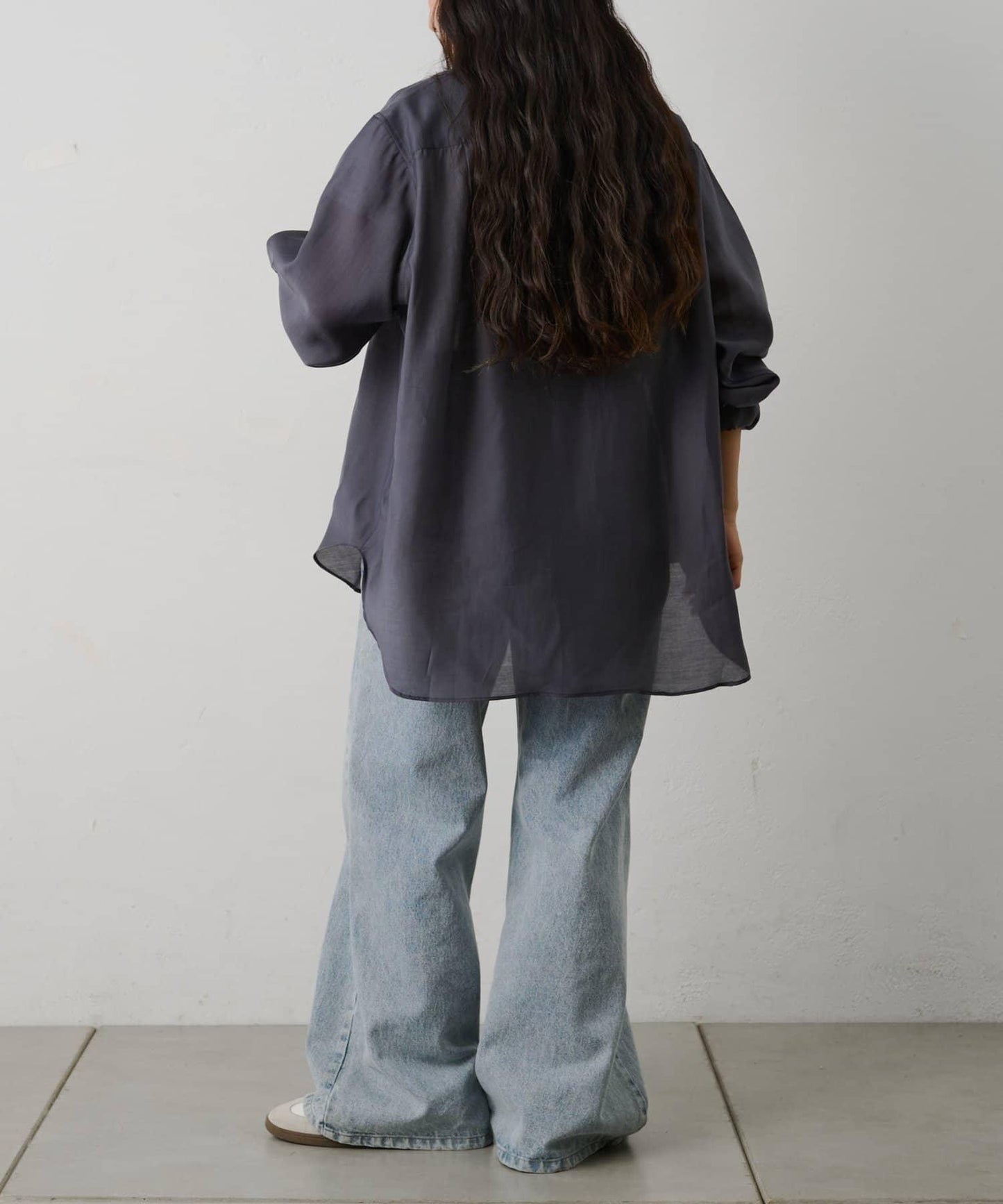 輕盈透氣長袖襯衫