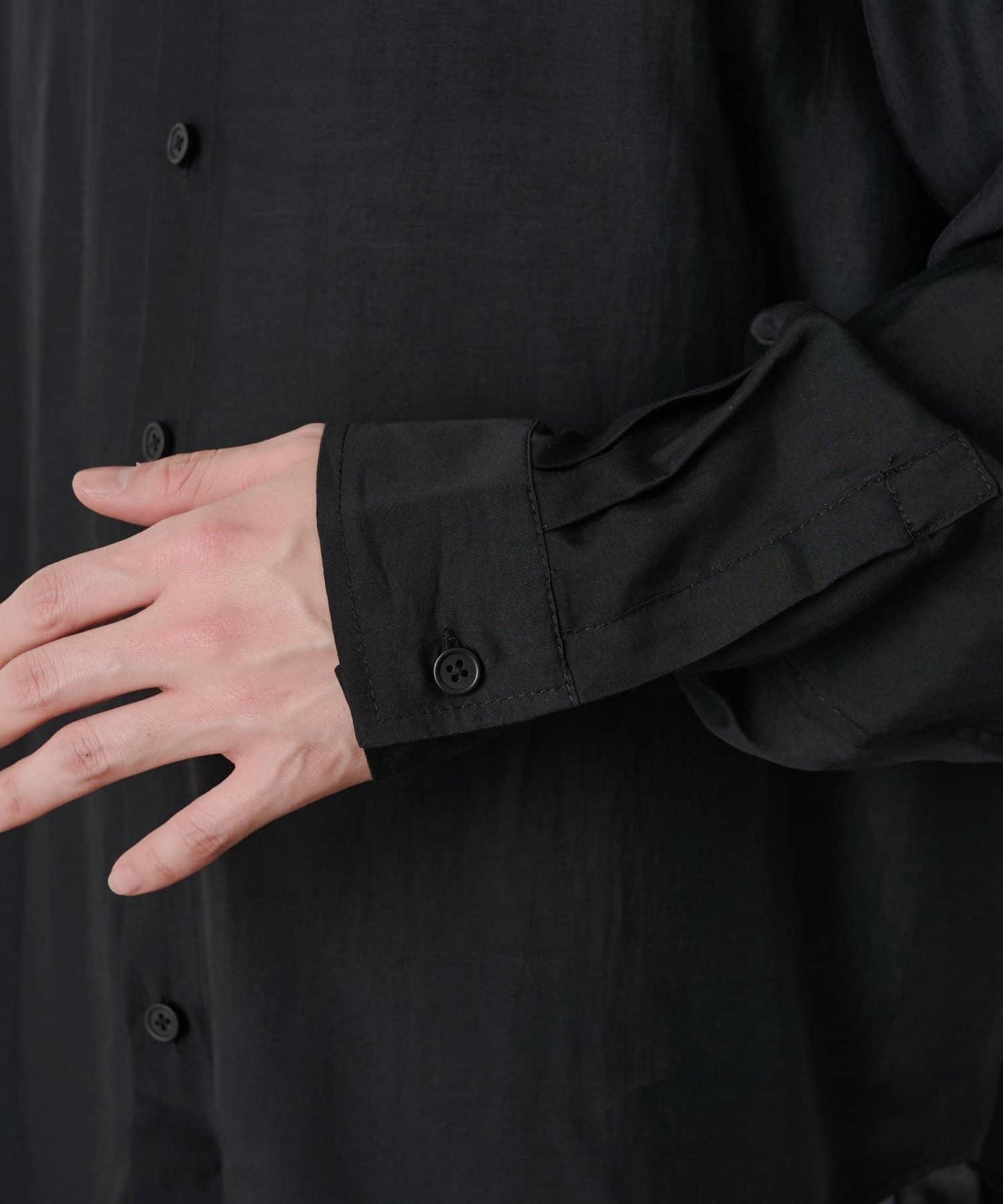 輕盈透氣長袖襯衫