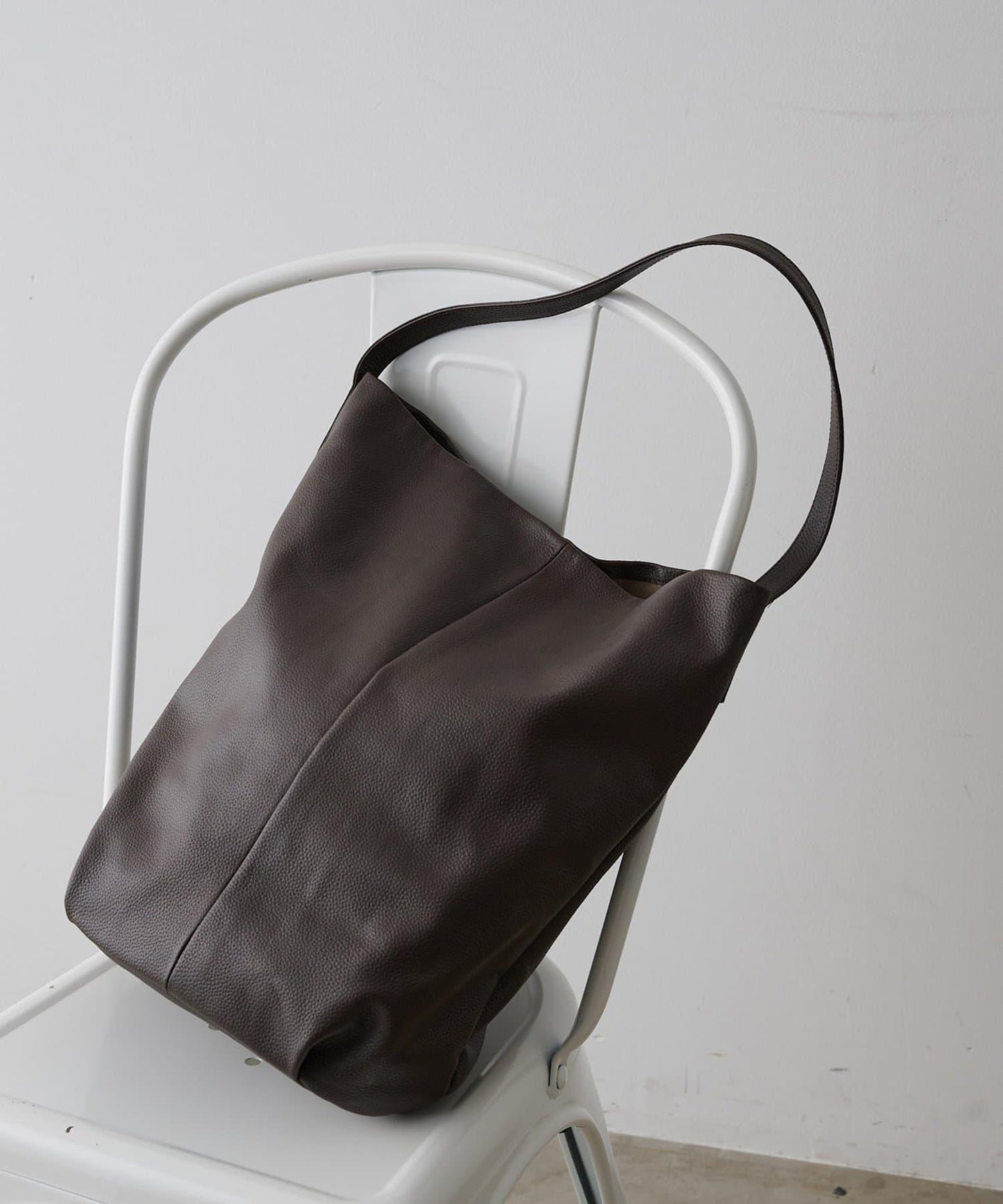 2.718 水桶單肩包