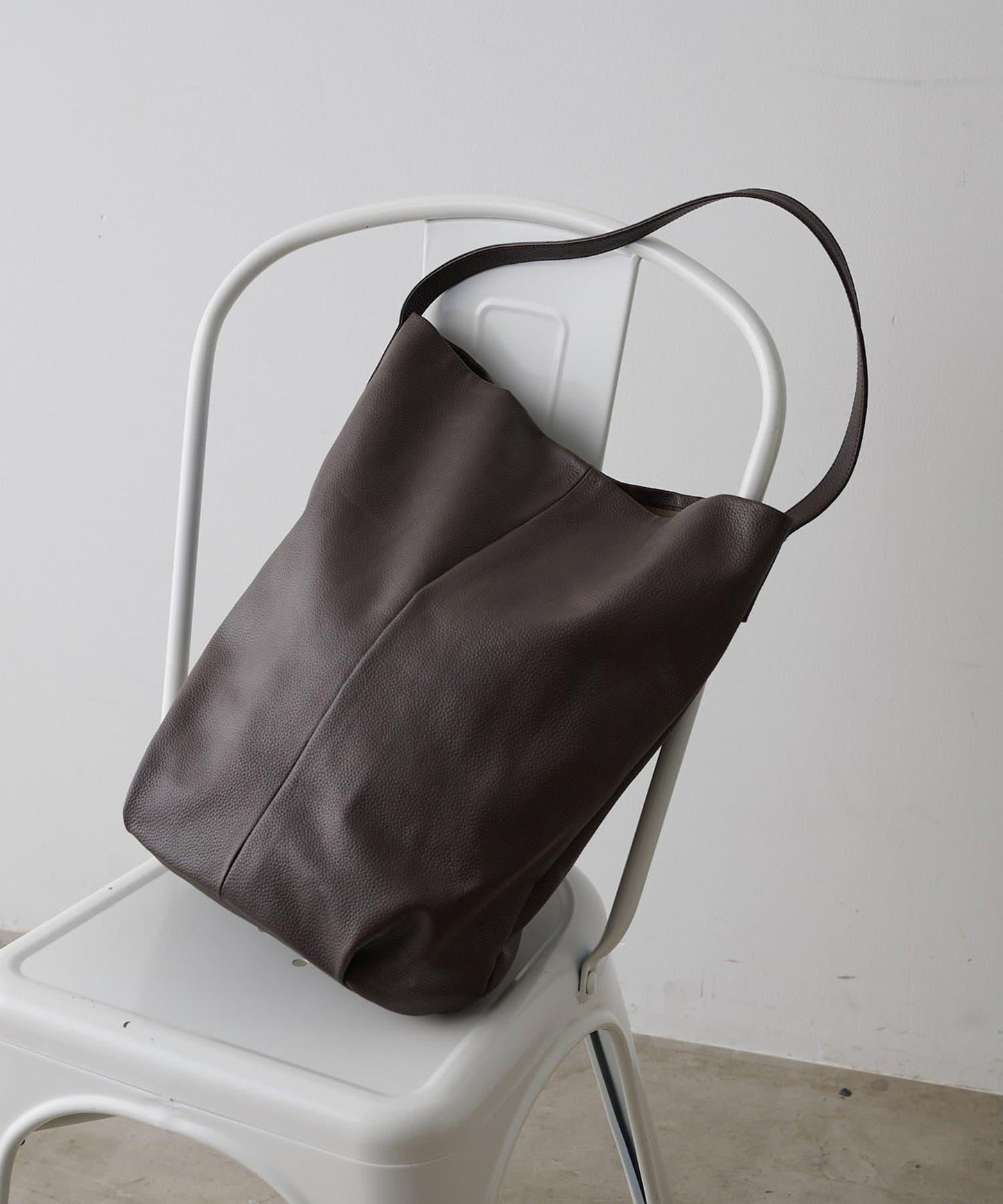 2.718 水桶單肩包