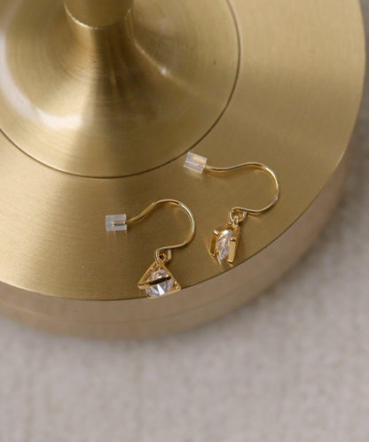 三角造型鋯石耳釘